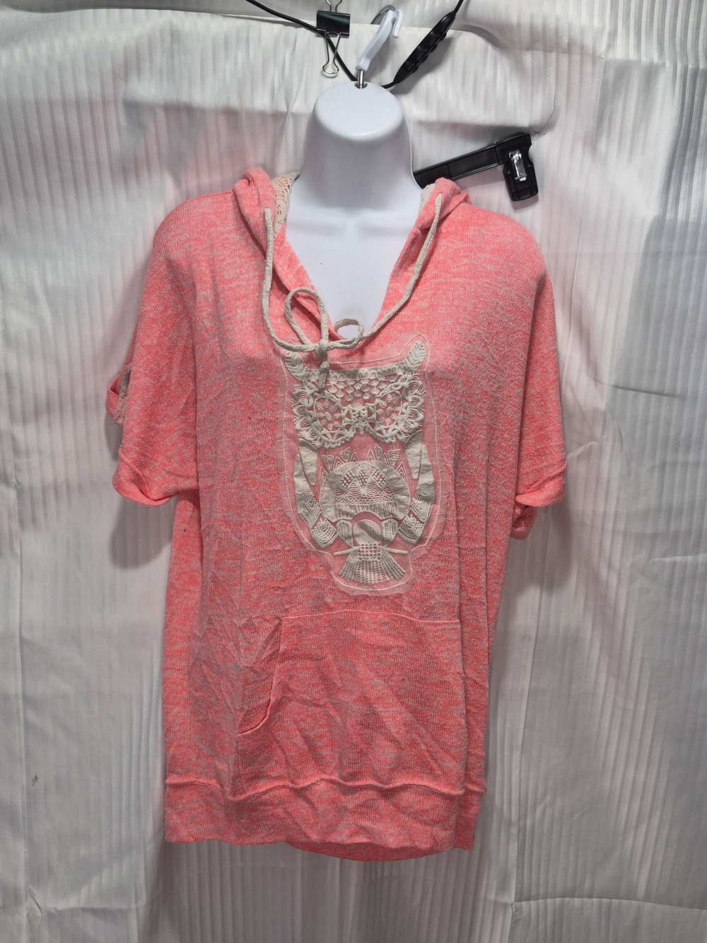 Miss Chievous Women's 2X Coral Short-Sleeve Hoodie with Cream Lace Applique